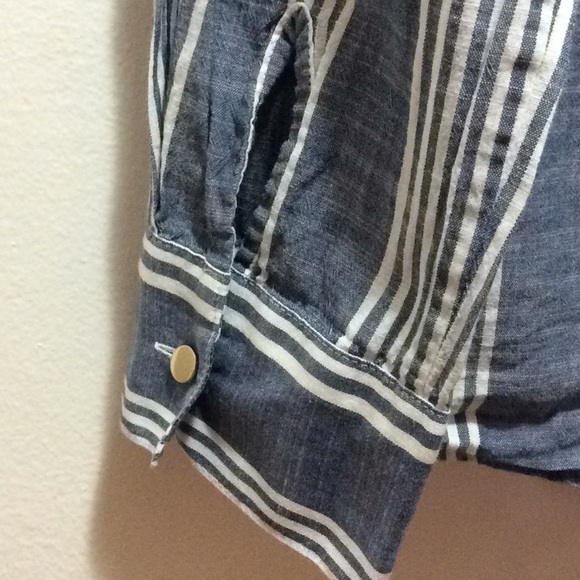 Ivanka Trump Button-Down Blouse Size Medium - Picture 6 of 6